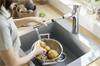 Смеситель Hansgrohe Zesis, lite 74804000, для кухонной мойки, с вытяжным изливом, цвет хром 74804000